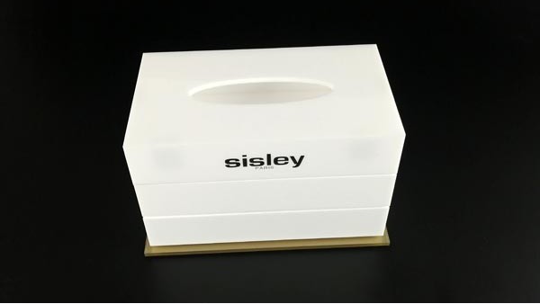 博藝展示的亞克力紙巾盒優(yōu)勢和特點？