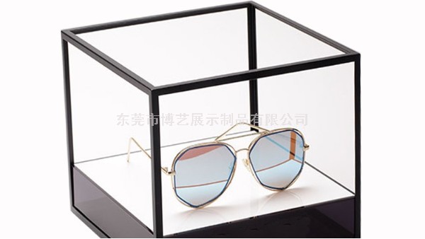 如何用亞克力展架來展示產(chǎn)品呢？